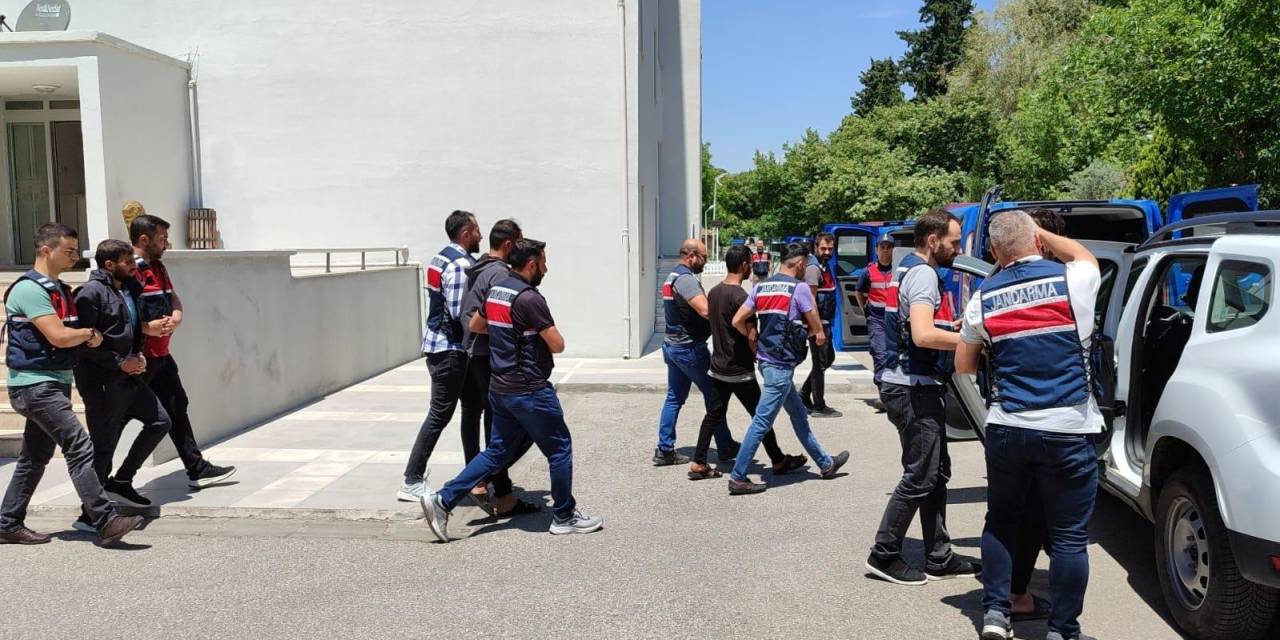 Manisa’da Jandarmadan Pkk Terör Örgütüne Operasyon: 3 Kişi Tutuklandı