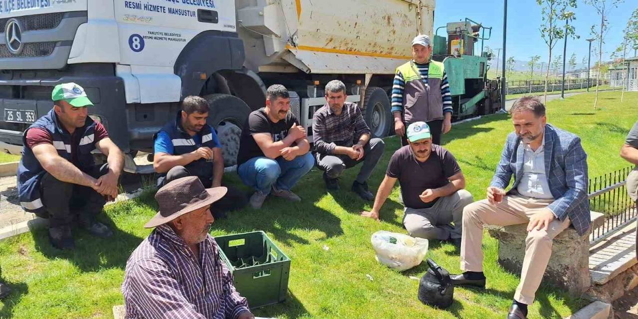 Başkan Uçar, İkindi Çayını Belediye İşçileriyle İçti