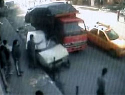 Saniye Saniye Feci Kaza Anı - VİDEO