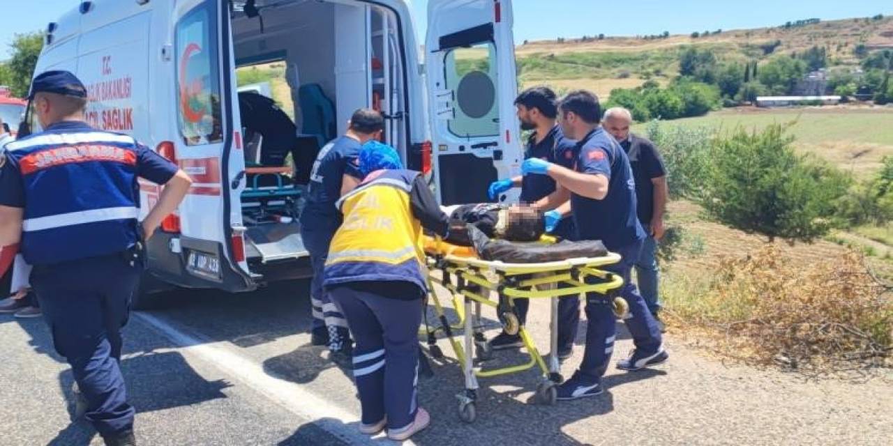 Otomobil Şarampole Yuvarlandı: 3 Yaralı