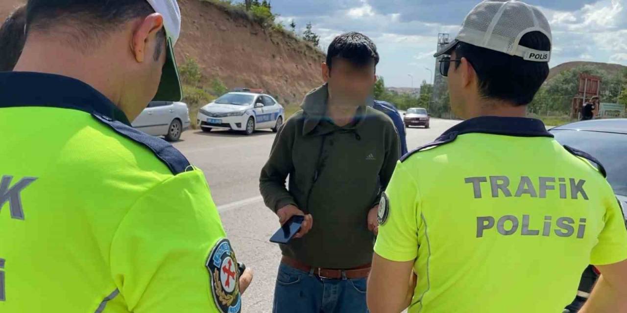 Üçüncü Kez Alkollü, İkinci Kez Ehliyetsiz Yakalandı, “Başka Bir Ceza Yazın” Dedi