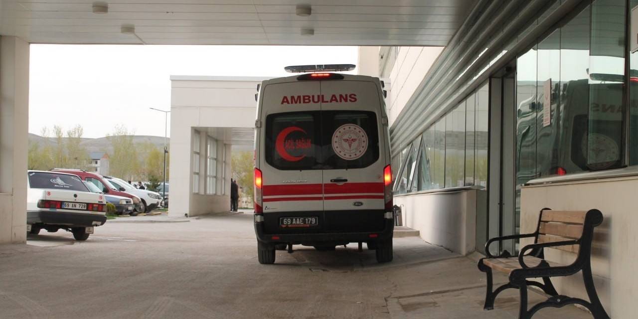 Otomobilin Çarptığı Üniversite Öğrencisi Yaralandı