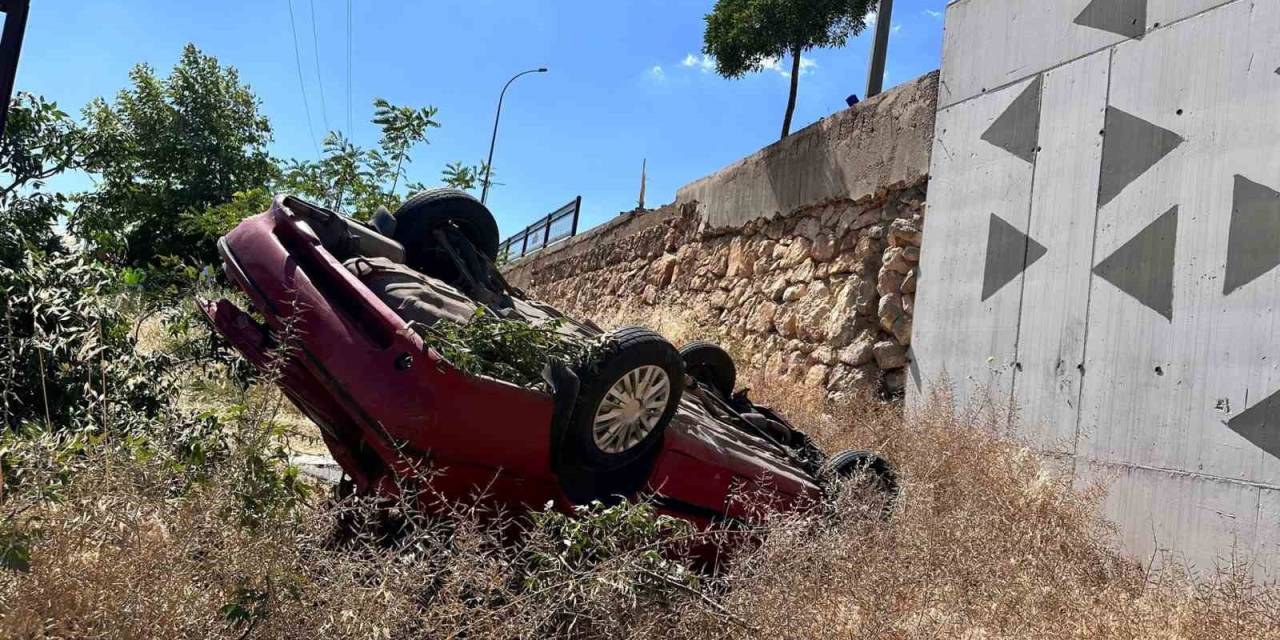 Kontrolden Çıkan Otomobil Şarampole Uçtu: 1’i Ağır 3 Yaralı