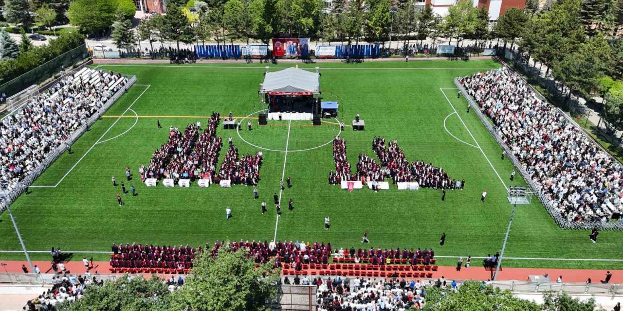 Anadolu Üniversitesi’nde Mezuniyet Heyecanı Başladı