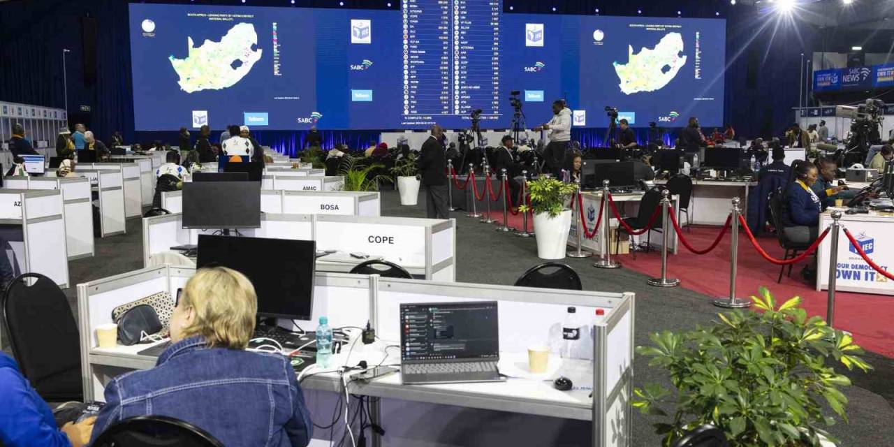 Güney Afrika’da İktidar Partisi, 30 Yıl Sonra Parlamentoda Çoğunluğu Kaybetti