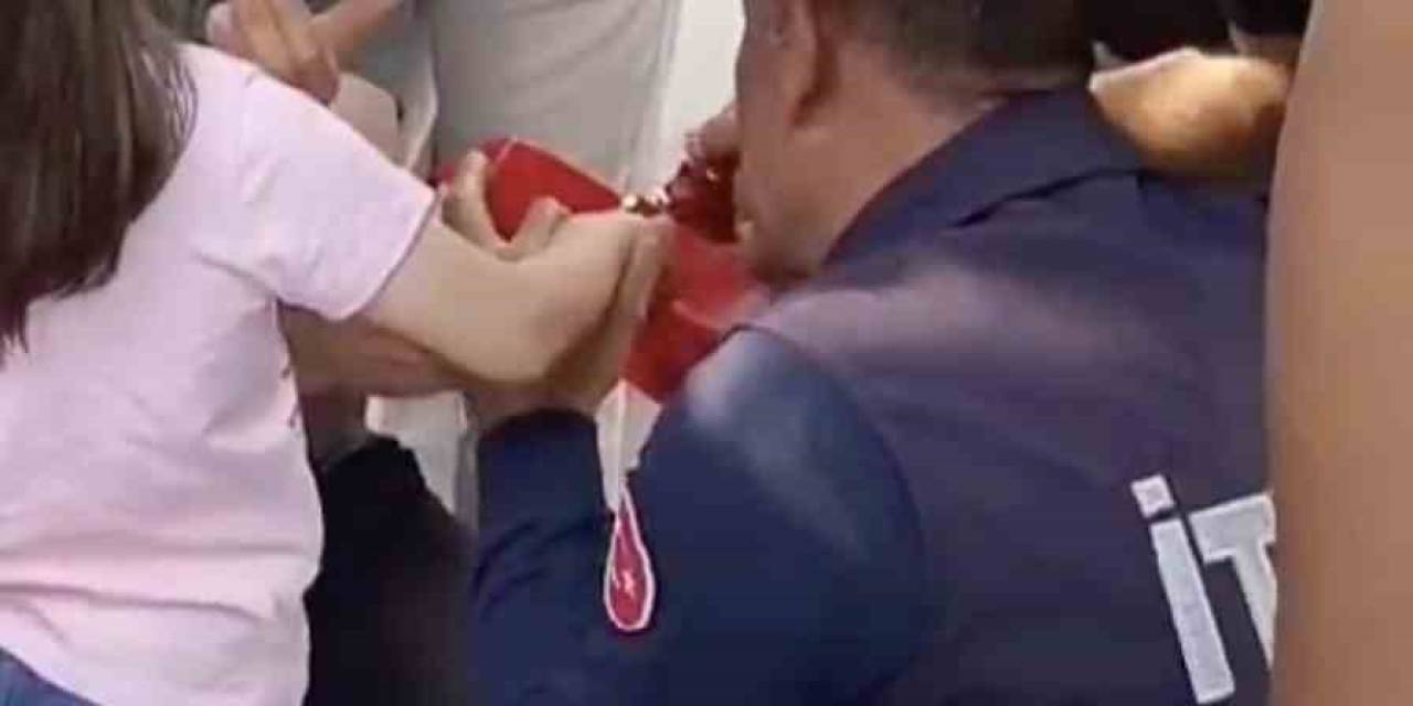 Parmağı Market Arabasına Sıkışan Çocuğun Yardımına İtfaiye Yetişti