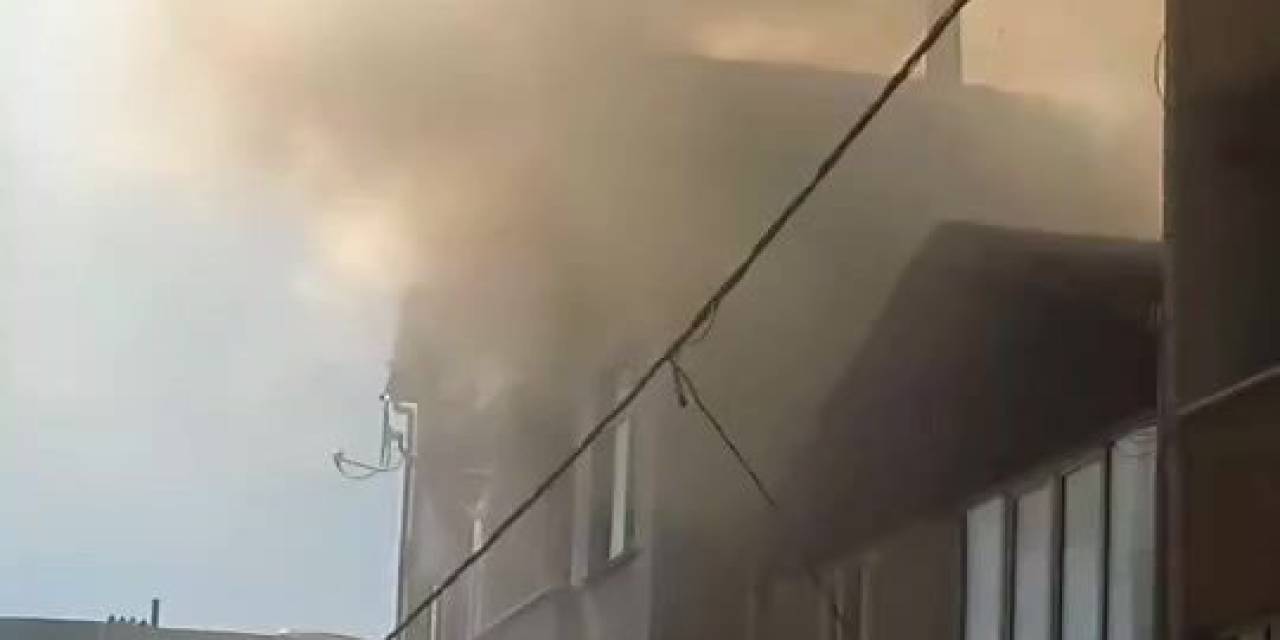 Küçükçekmece’de Korkutan Yangın: Mangal Yaparken Çatıyı Yaktı