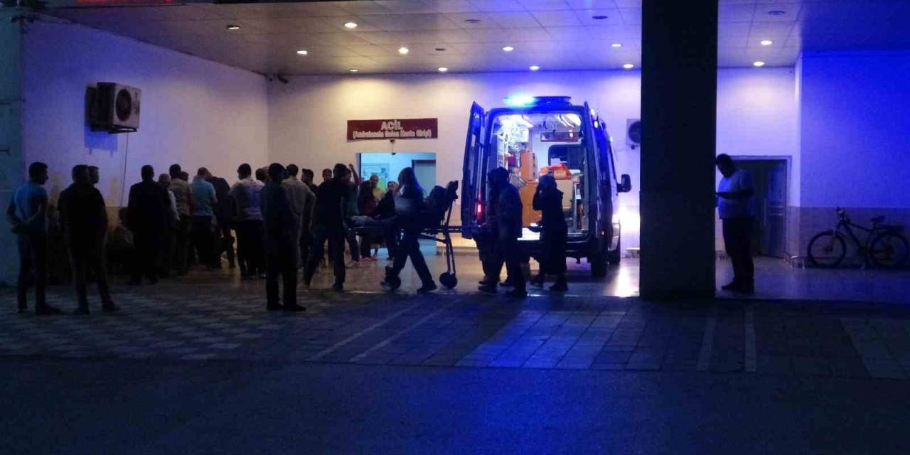 Annesini Ve Kardeşini Bıçakla Yaraladı