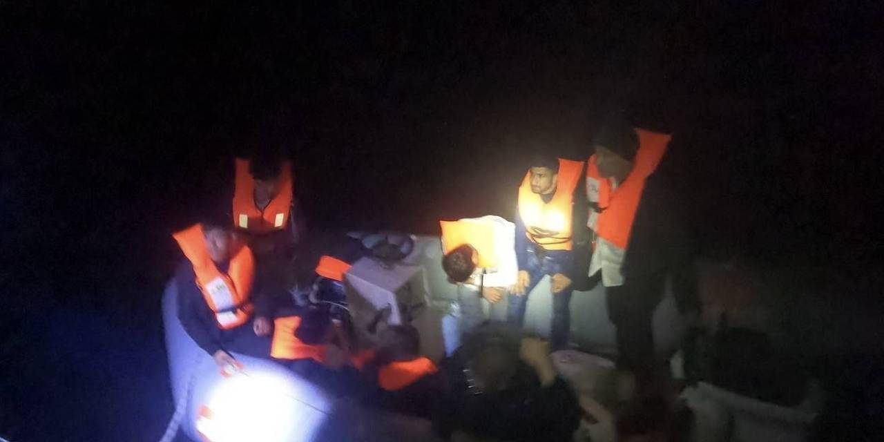 Ayvacık Açıklarında 8 Kaçak Göçmen Kurtarıldı