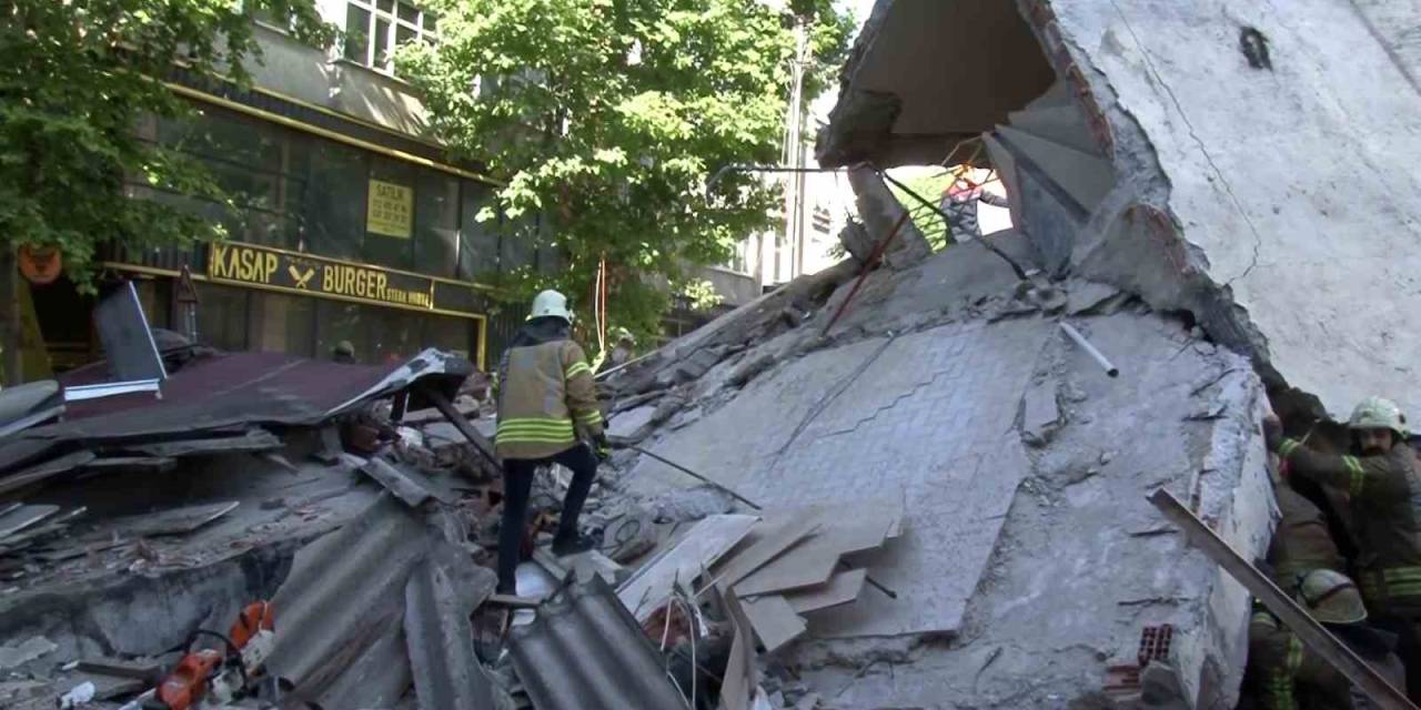 Küçükçekmece’de 3 Katlı Bina Çöktü: Enkaz Altındaki Yaralıları Kurtarma Çalışmaları Devam Ediyor