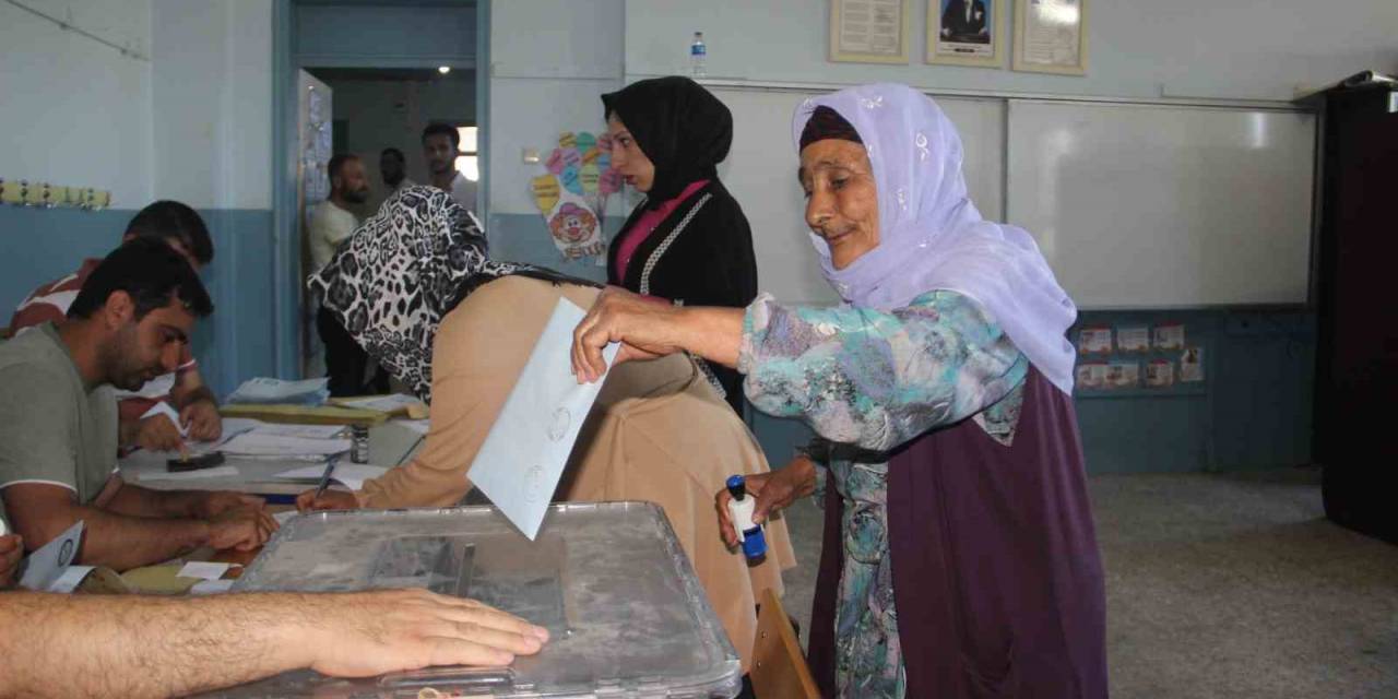 Seçimlerin Yenilendiği Hilvan’da Oy Kullanma İşlemi Başladı