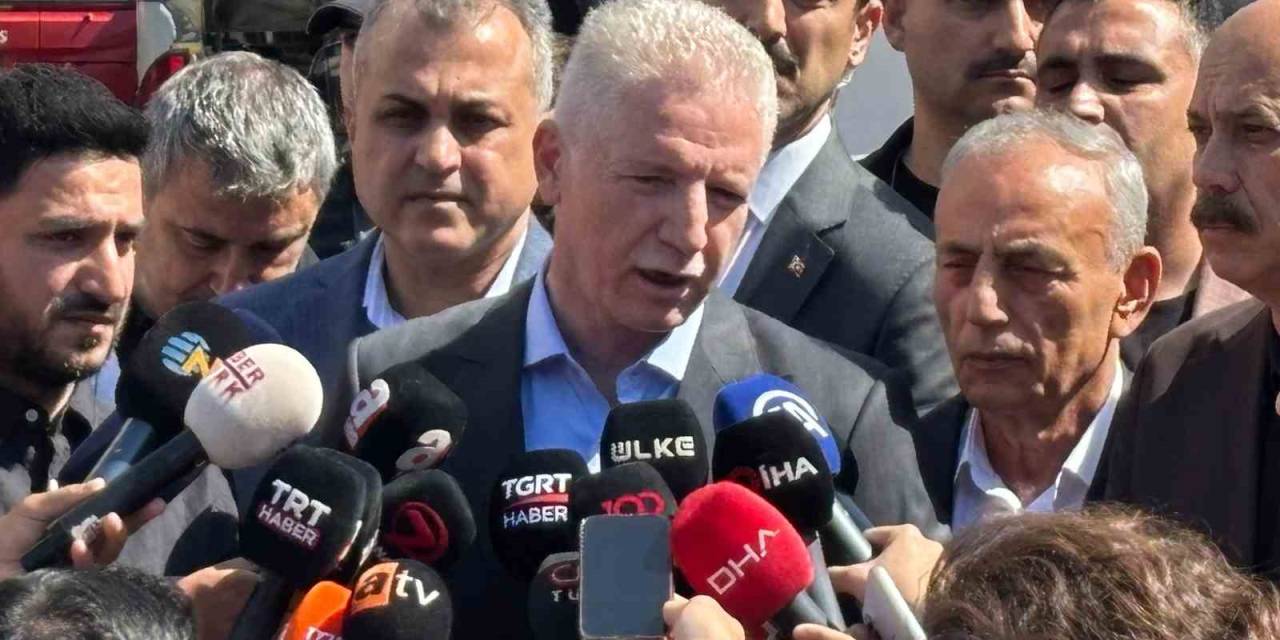 İstanbul Valisi Gül: “7 Kişi Yaralı Olarak Çıkarıldı, 2 Kişinin Daha Göçük Altında Olduğu Söyleniyor”