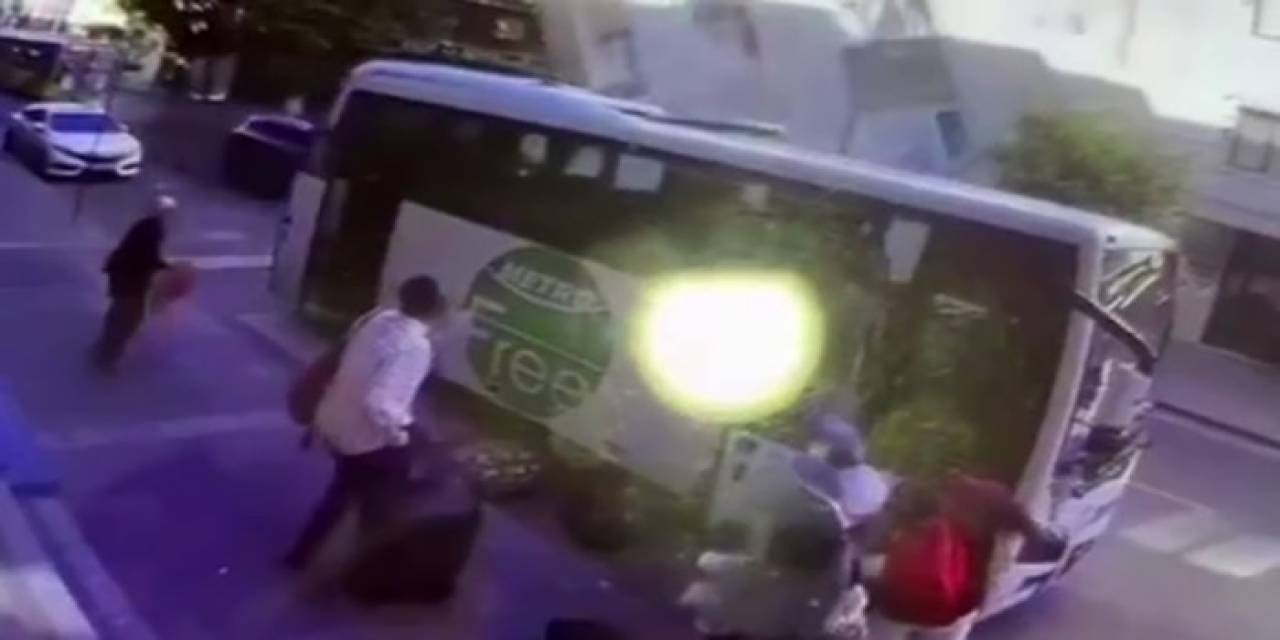 Küçükçekmece’de 3 Katlı Binanın Çökme Anı Kamerada