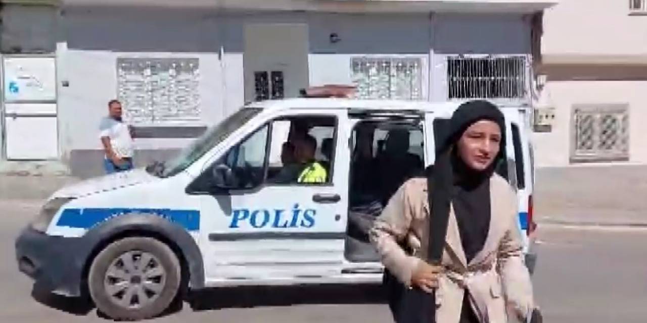 Kimliğini Unutan Öğrencinin Yardımına Polis Koştu