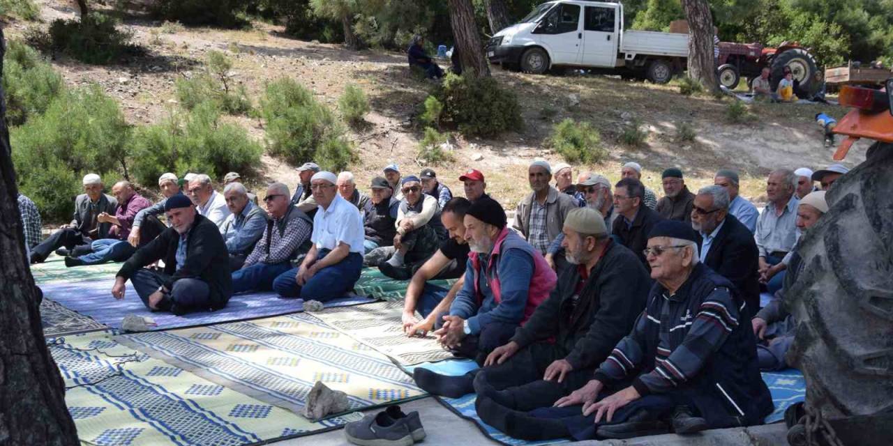 Kırkağaç’ta Abid Dede Hayrına Yoğun İlgi