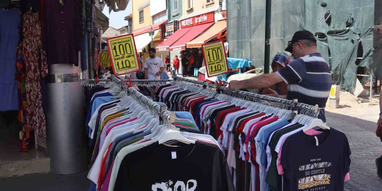 Eskişehir’de Sıcak Hava İle Birlikte Kıyafet Tercihleri Değişiyor