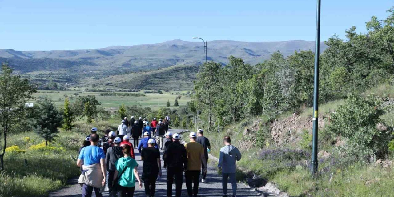 Başkan Büyükkılıç, Kayseri Kariyer Merkezi’nin Düzenlediği Doğa Yürüyüşüne Katıldı