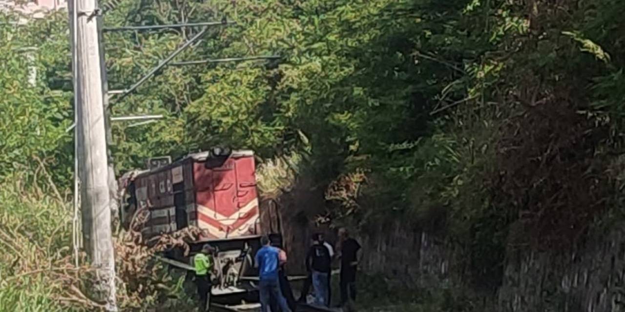 Bandırma’da Trenin Çarptığı Adam Hayatını Kaybetti