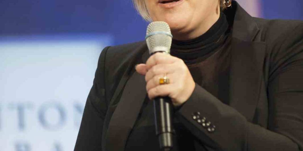 İzlanda’nın Yeni Cumhurbaşkanı Halla Tomasdottir Oldu