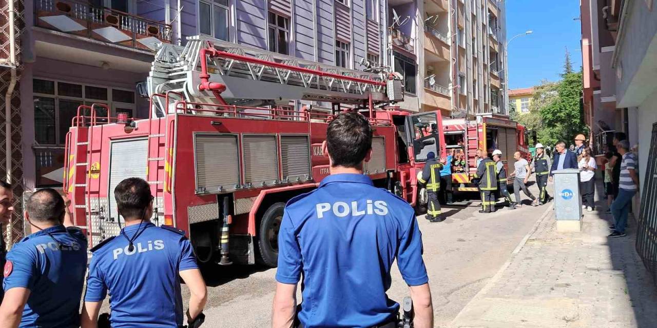 Karaman’da 5 Katlı Binanın Çatısında Yangın