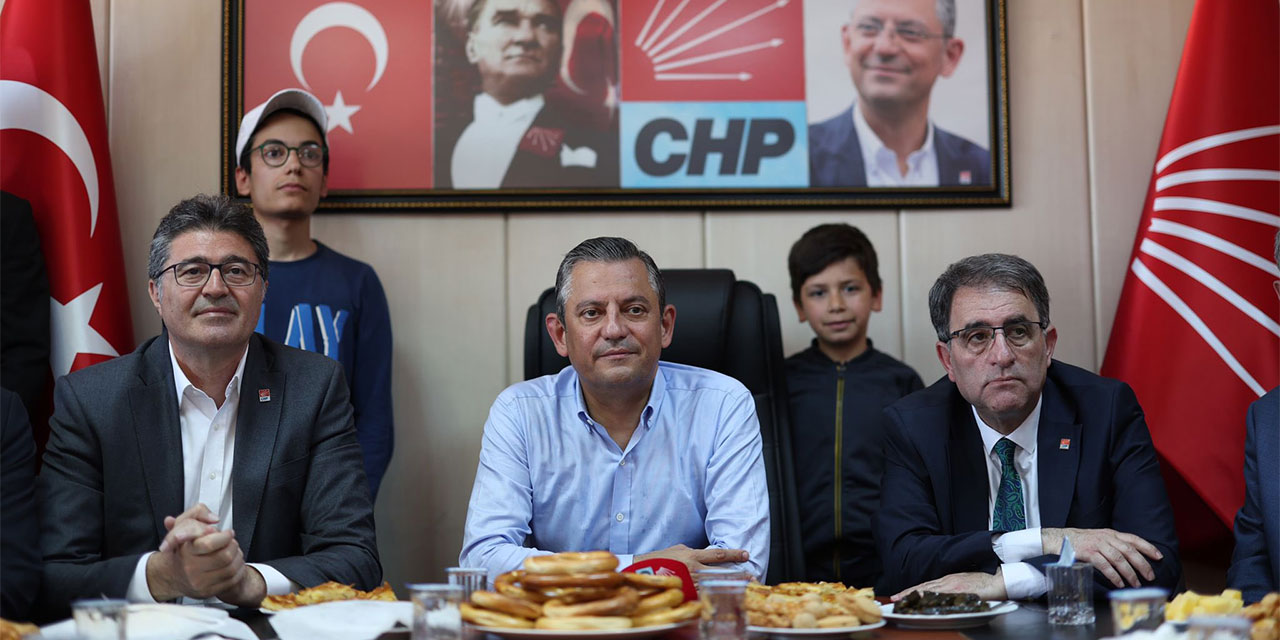 CHP Genel Başkanı Özgür Özel, Rize'de partisinin belediye başkanlıklarını ziyaret etti
