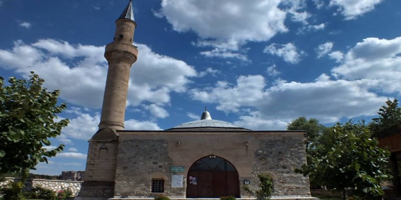 Kütahya’da Alaaddin Keykubat Camii’nin Bakımsızlığı Üzüyor
