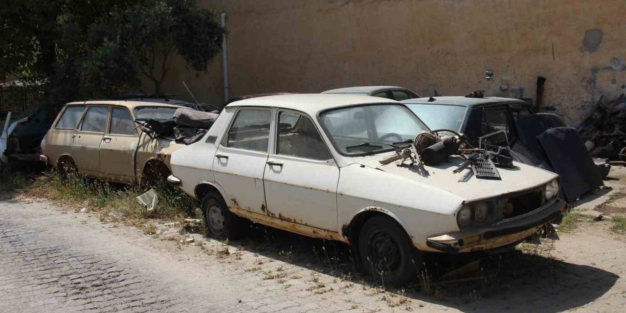 Bir Zamanın Efsane Araçları Hurdalıkta Hayat Buluyor