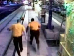 Sarhoş adam trenin önüne düştü - VİDEO