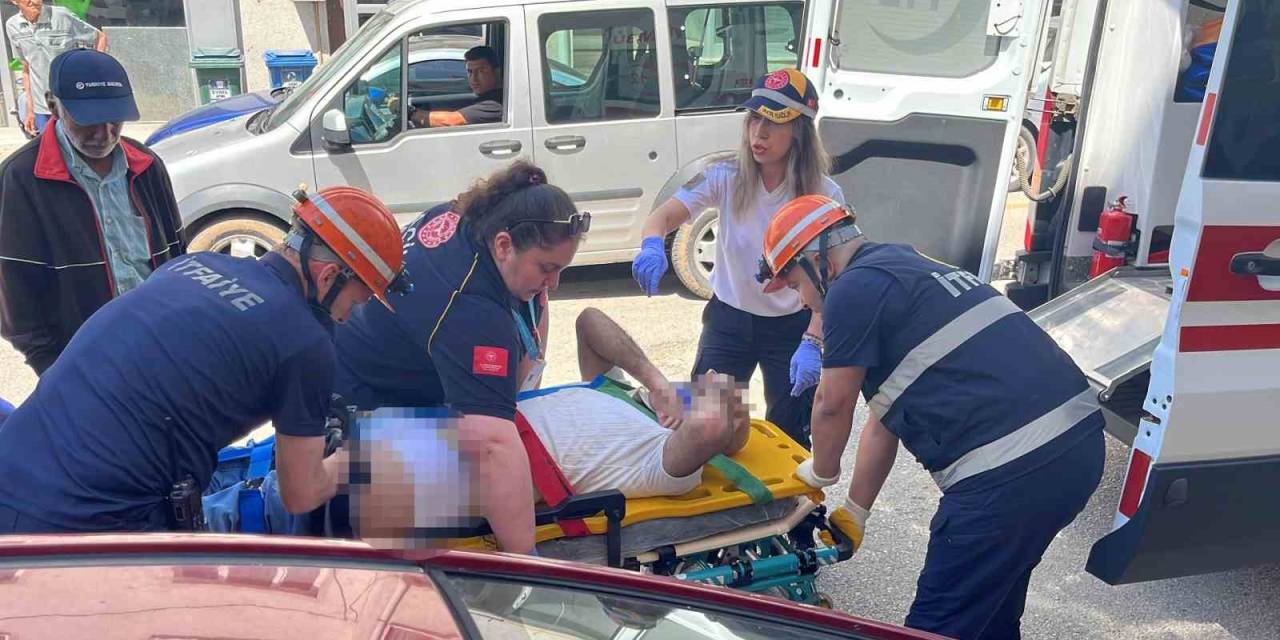 Öfkeli Koca Evi Bastı: Karısının Yanında Yakaladığı Adam Balkondan Atladı