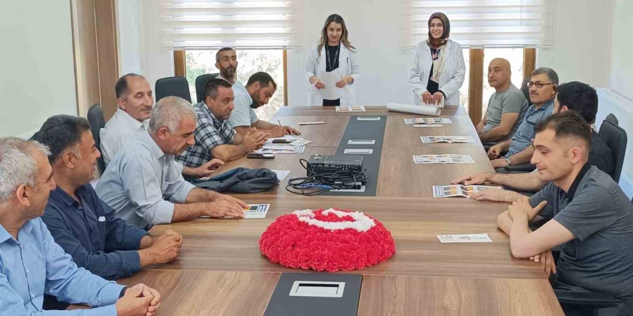 Çemişgezek’te Vatandaşlar Kene Konusunda Bilgilendiriliyor