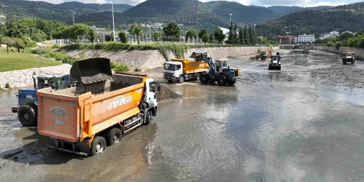 Buski’den Derelere Yaz Temizliği