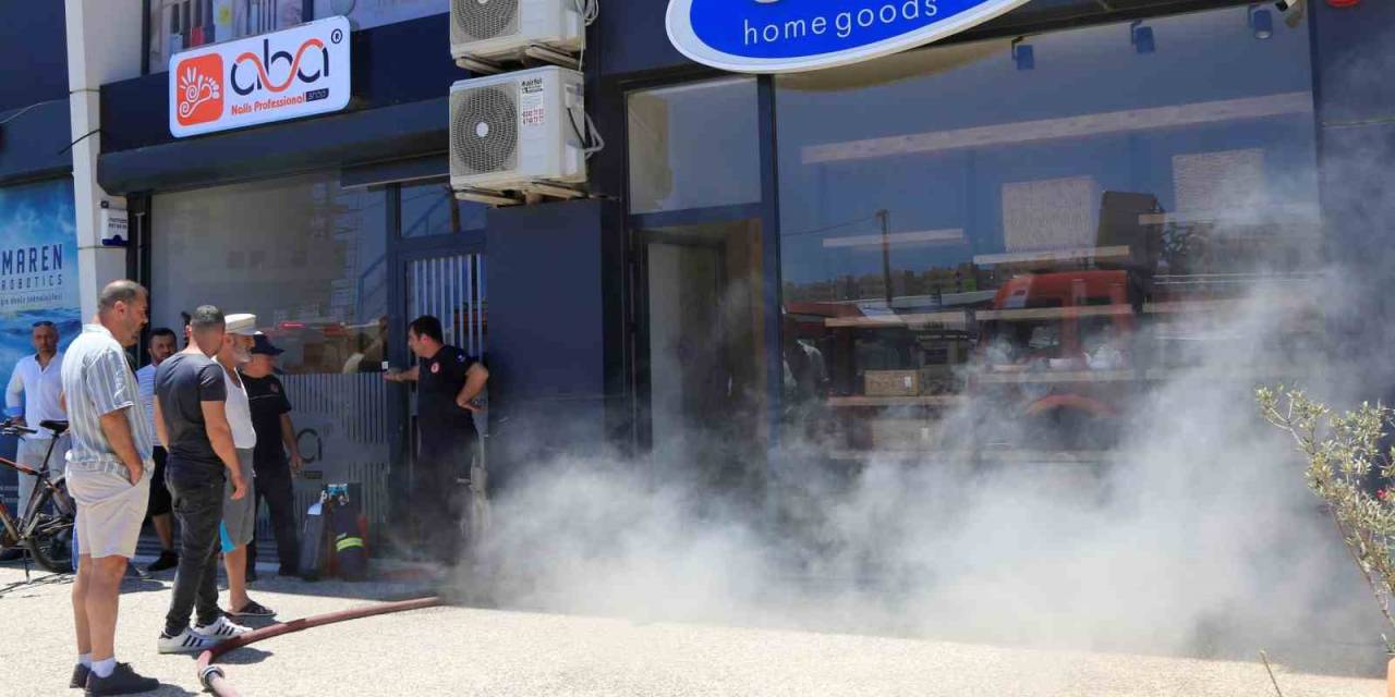 İşyerinin Yanışını Çaresiz Bakışlarla İzledi