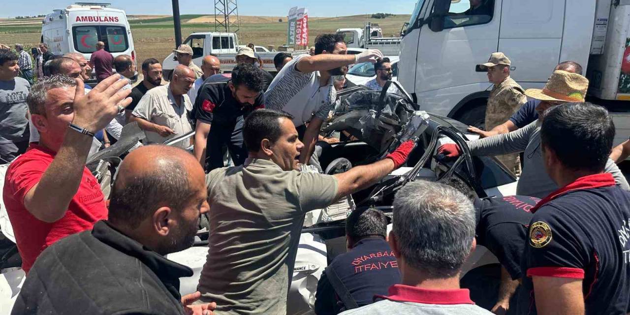 Tırın Altına Giren Otomobilin Sürücüsü Hayatını Kaybetti