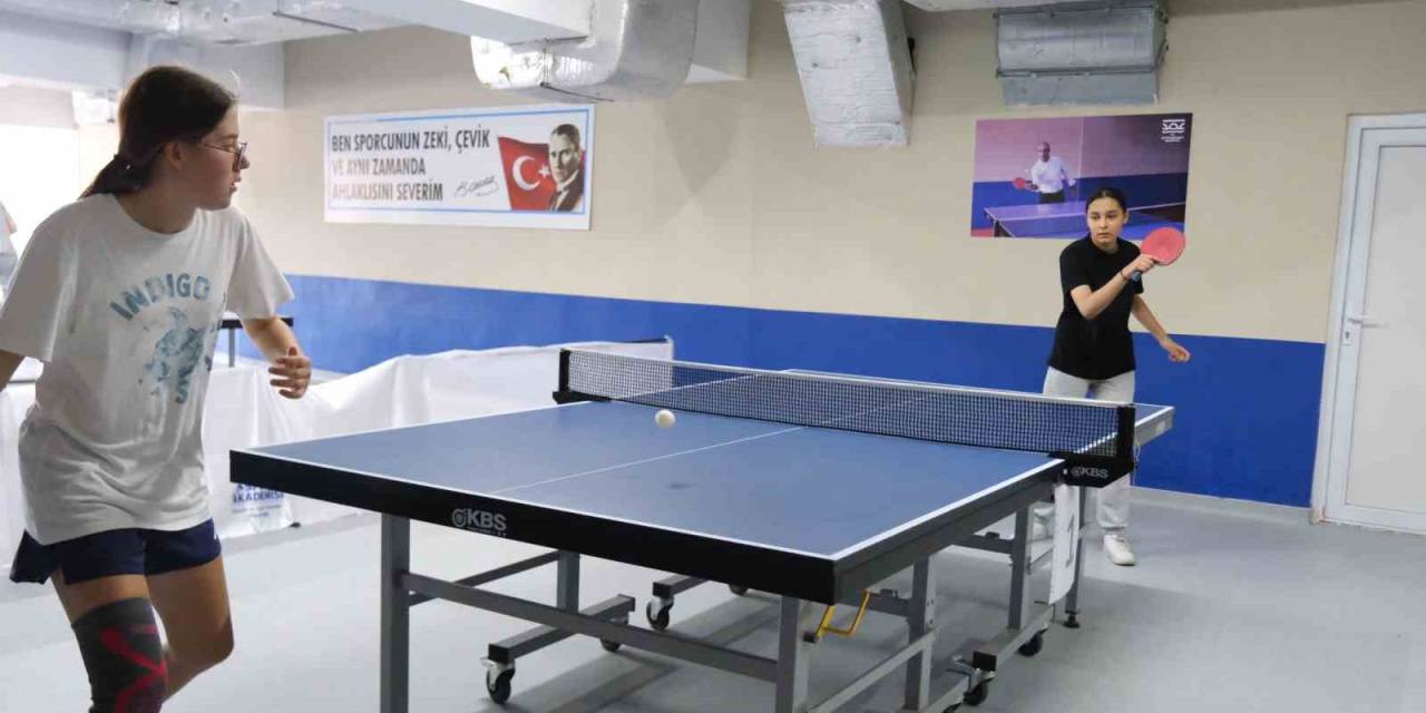 Büyükçekmece’de Masa Tenisi Turnuvası Nefesleri Kesti