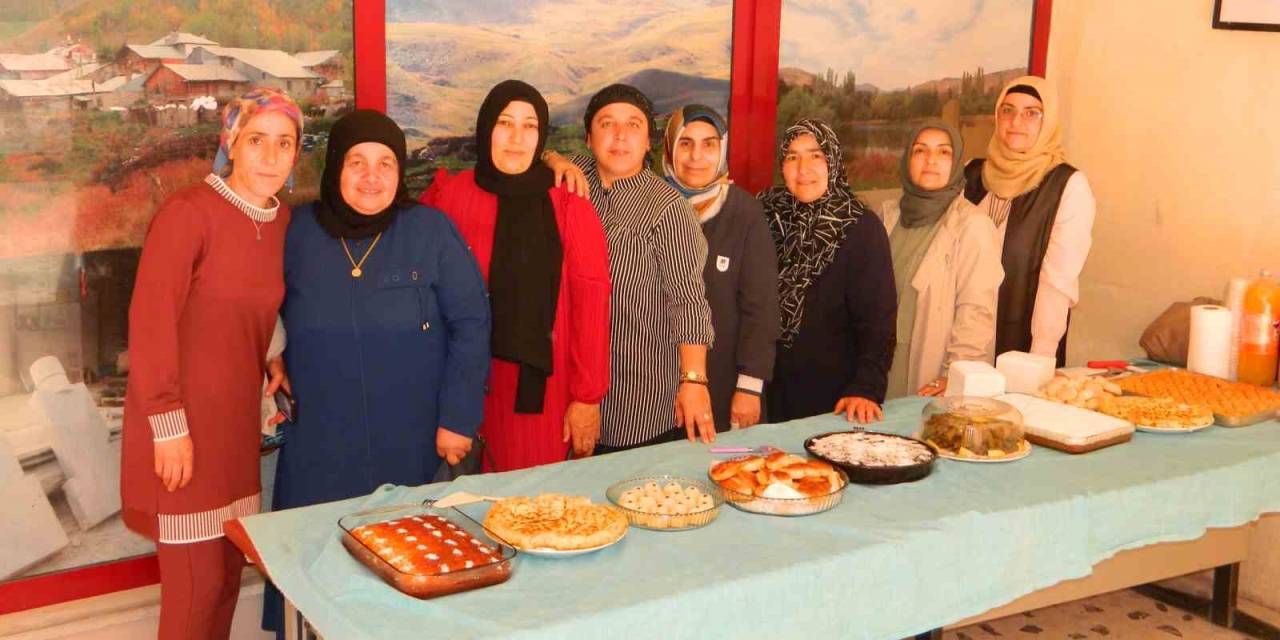 Posof Halk Eğitimince Yılsonu Sergisi Açıldı