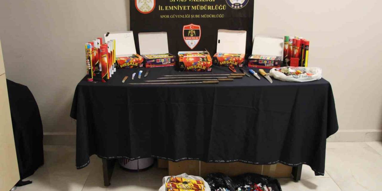 Maç Öncesi Taraftarların Üzerlerinden Çıkanlar Hayrete Düşürdü