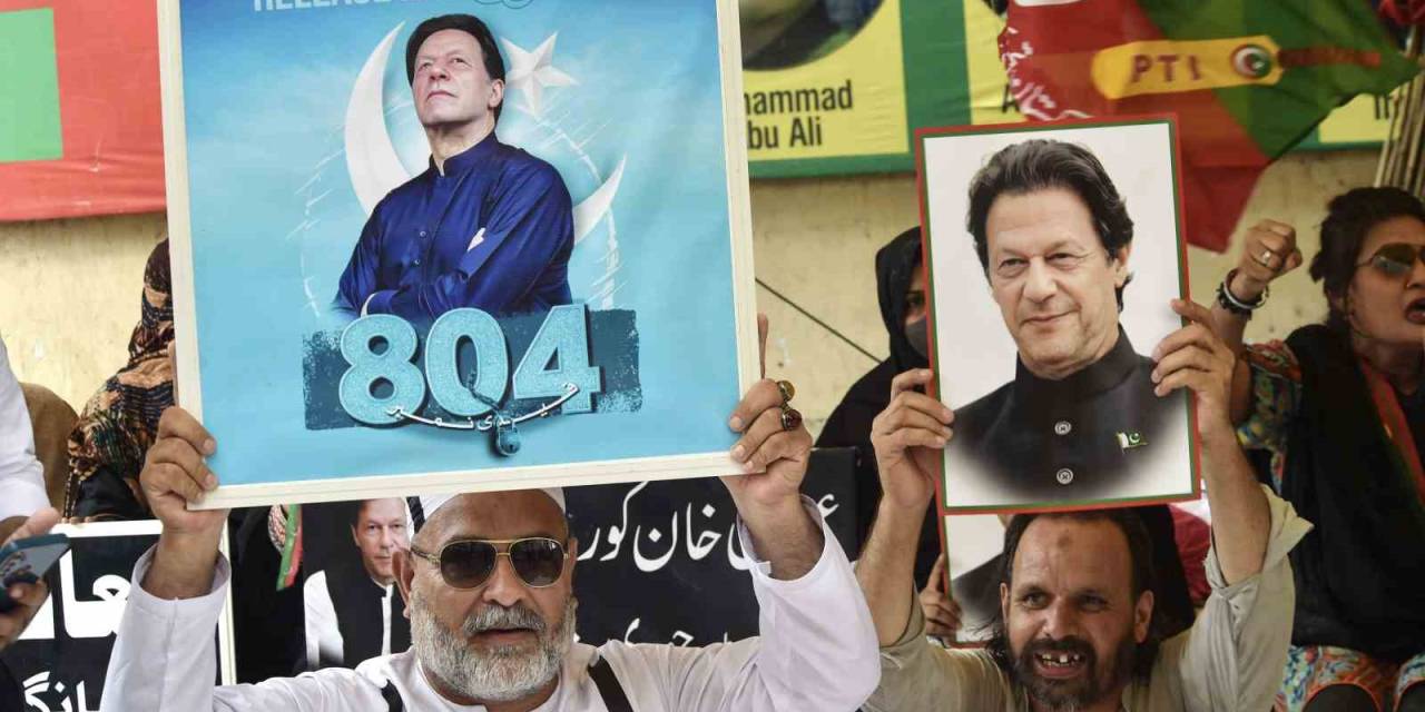 Pakistan’ın Eski Başbakanı Khan, Hakkındaki Suçlamadan Beraat Etti