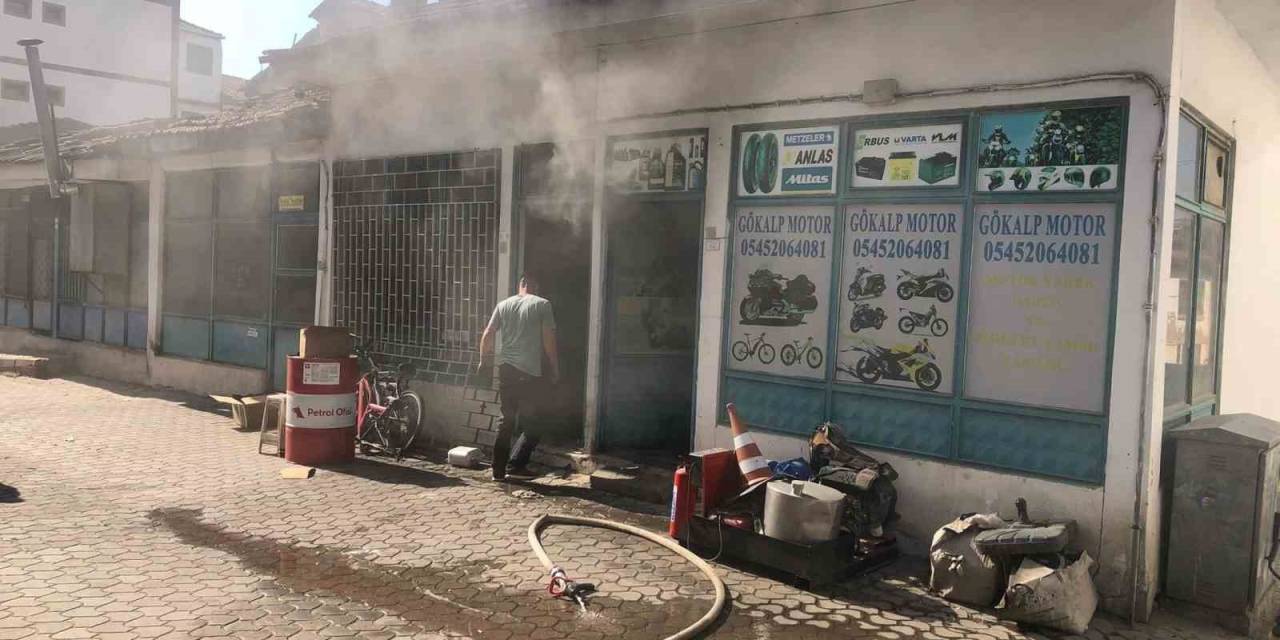 Osmaneli’nde Motosiklet Tamirhanesinde Yangın Paniği