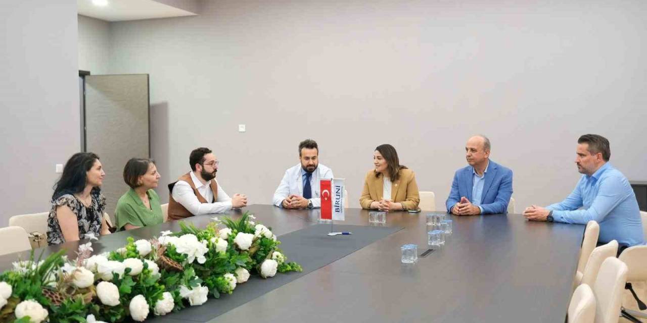 Ak Partili Karslı Çöken Binada Yaralanan Genç Annenin Durumu Hakkında Bilgi Aldı