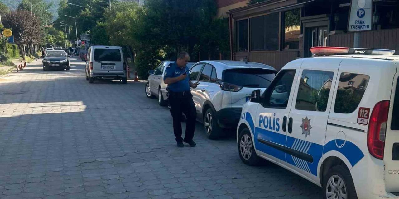 Arkadaşı Tarafından Bacağından Vurulan Şahıs Seyir Halindeki Araçtan Atlayarak Kurtuldu