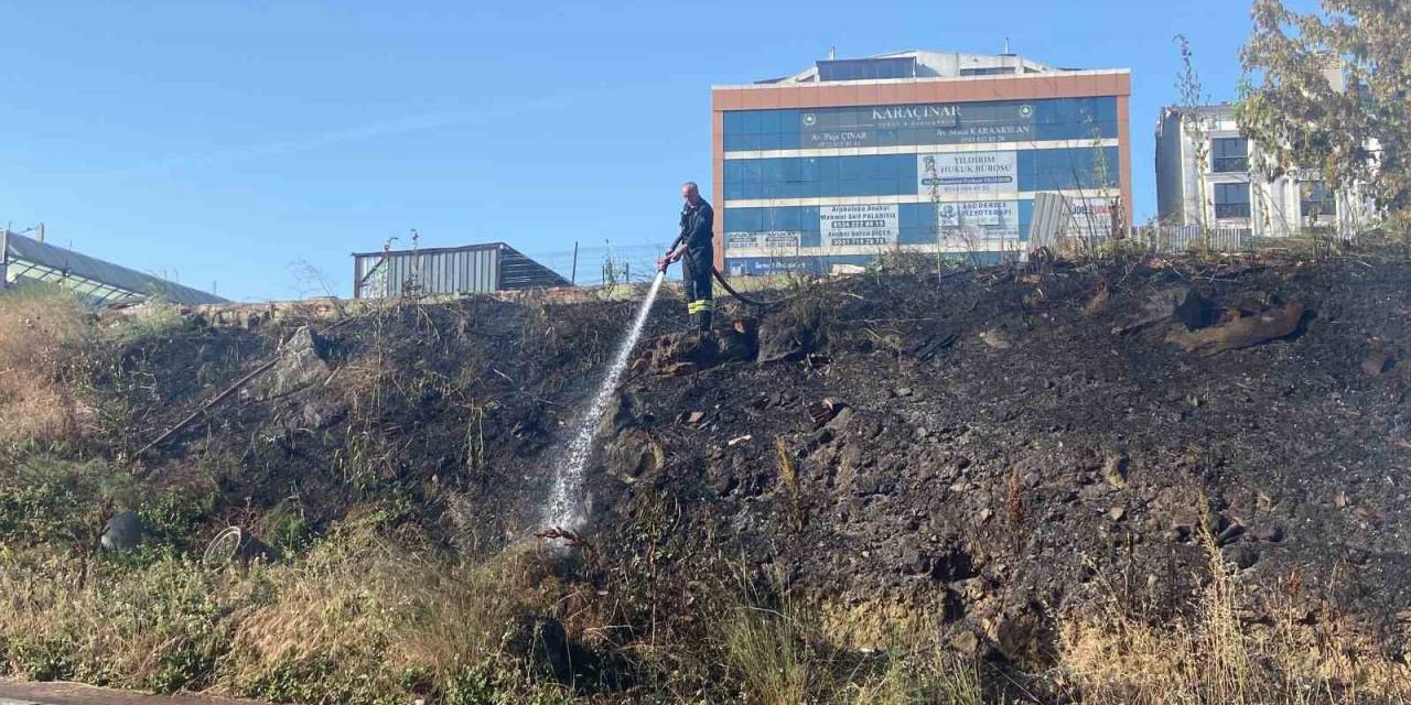 Gebze’de Boş Arazide Yangın