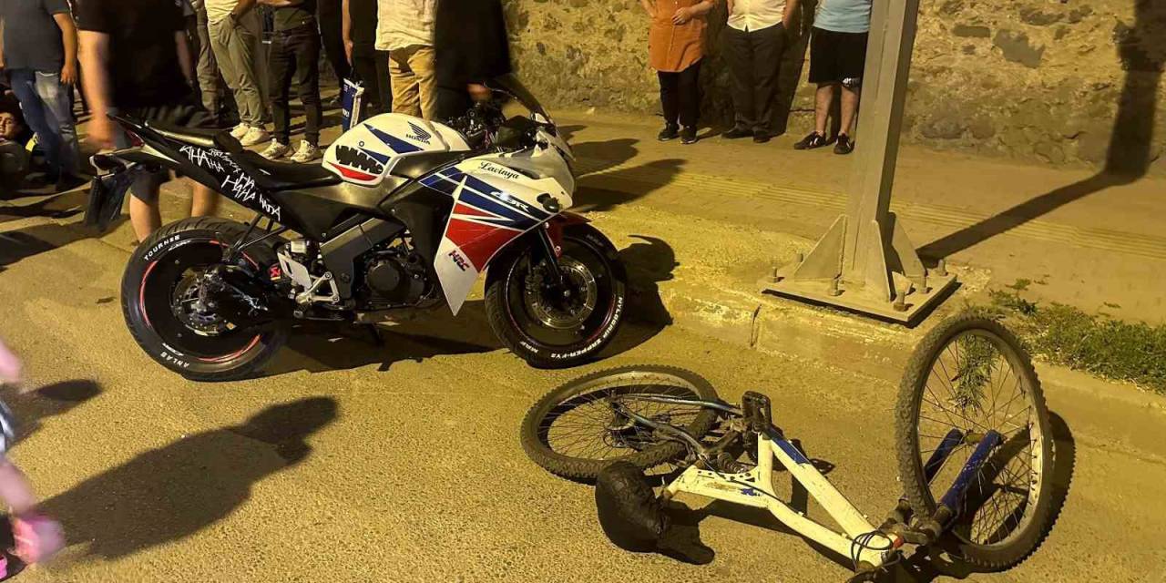 Motosiklet İle Bisiklet Çarpıştı: 1 Yaralı