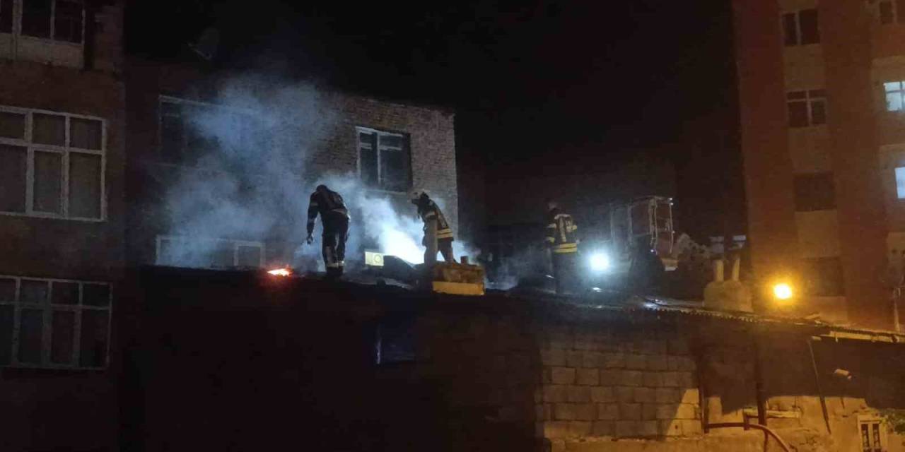 Metruk Binada Çıkan Yangın Korkuttu