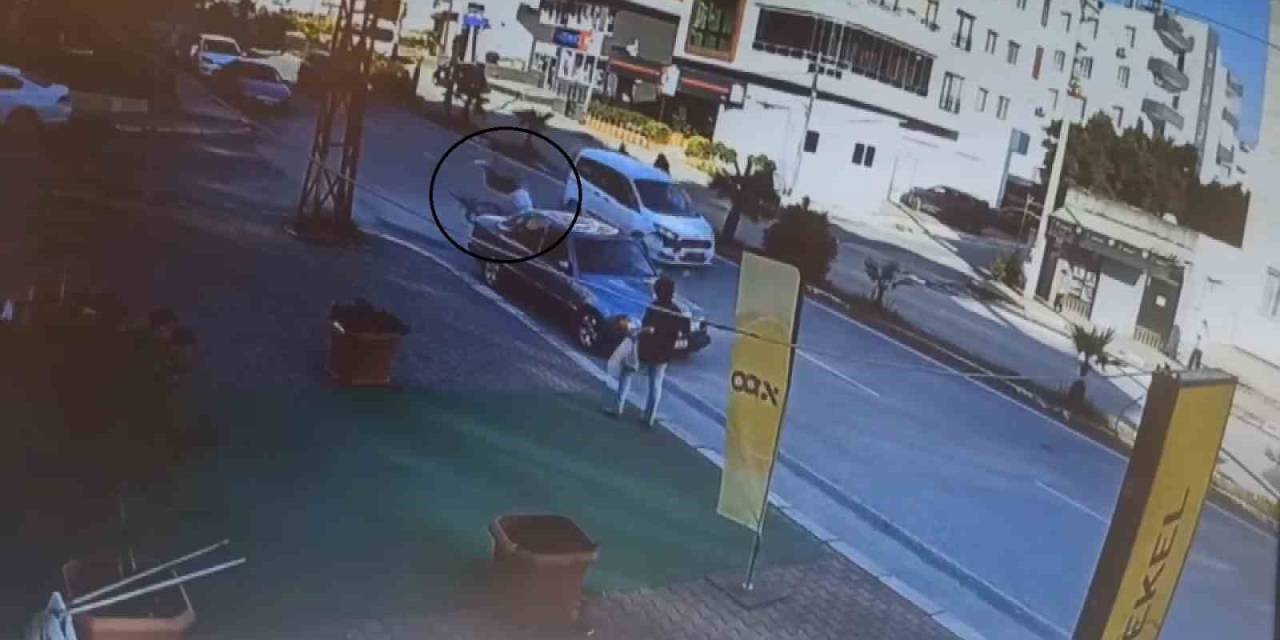 Hafif Ticari Aracın Çarptığı Bisikletli Çocuk Havaya Uçtu, O Anlar Kamerada