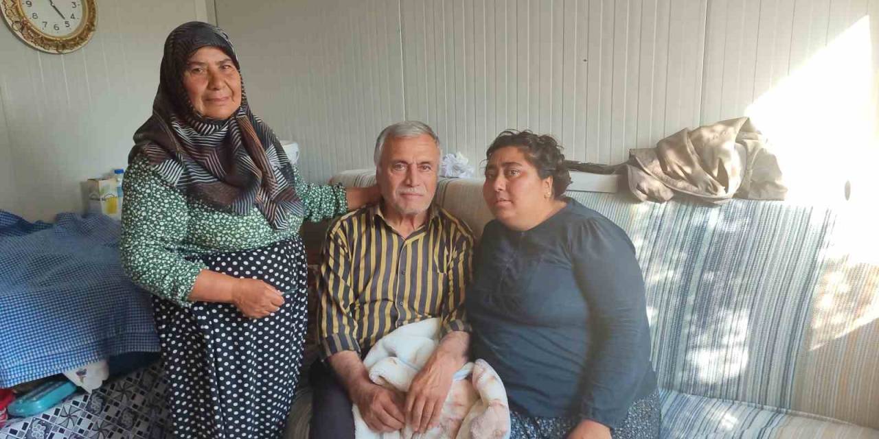 Fedakar Kadın Hasta Eşine Ve Kızına Bakıyor