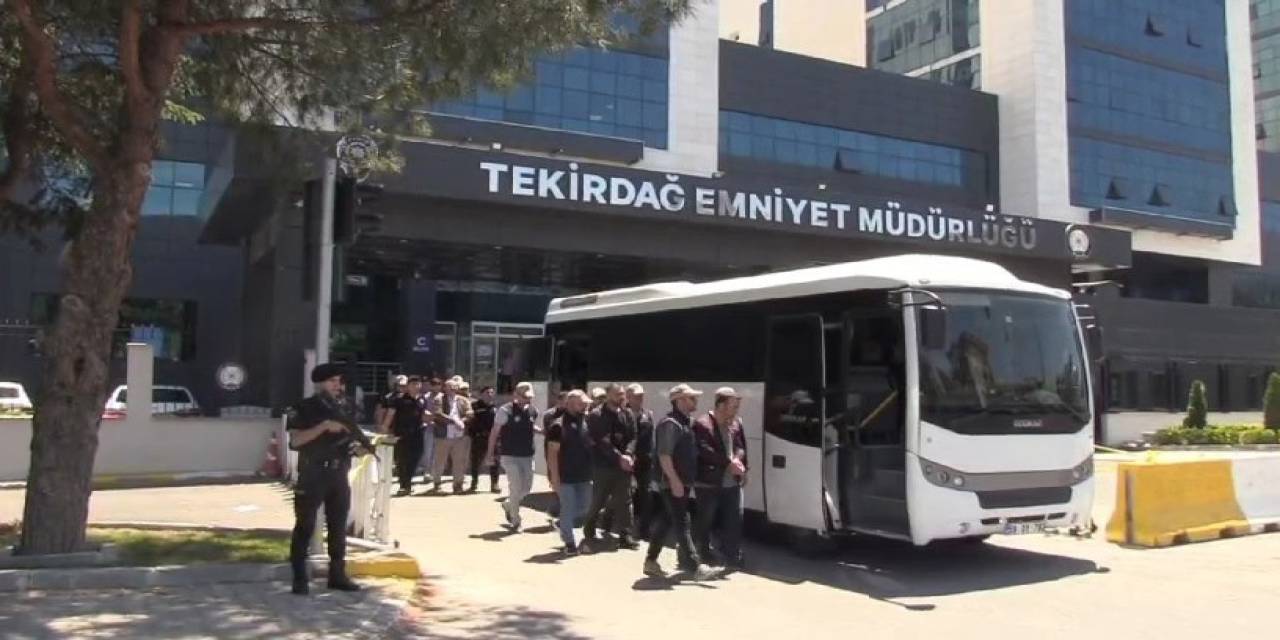 Kaçak Göçmen Diye Peşine Düştükleri Araçlardan Fetö Davalıları Çıktı