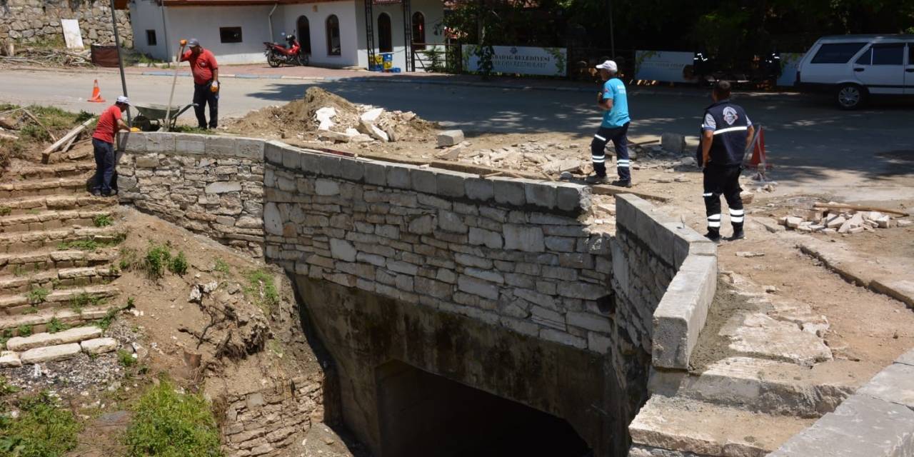 Babadağ Belediyesi Yardan Çayında Çevre Düzenlemesi Yapıyor