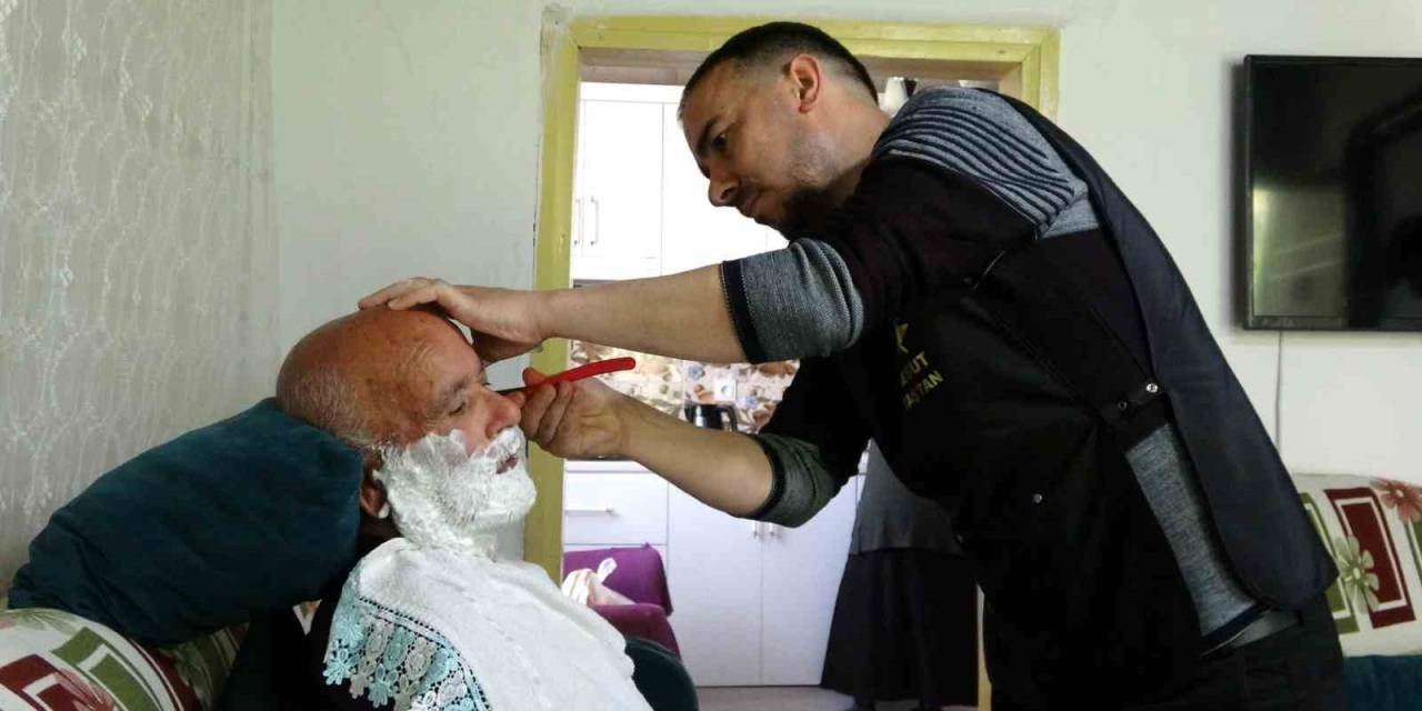 Yozgat’ta Hasta Ve Yaşlıların “Berber Mesut’u” Gönüllere Taht Kuruyor