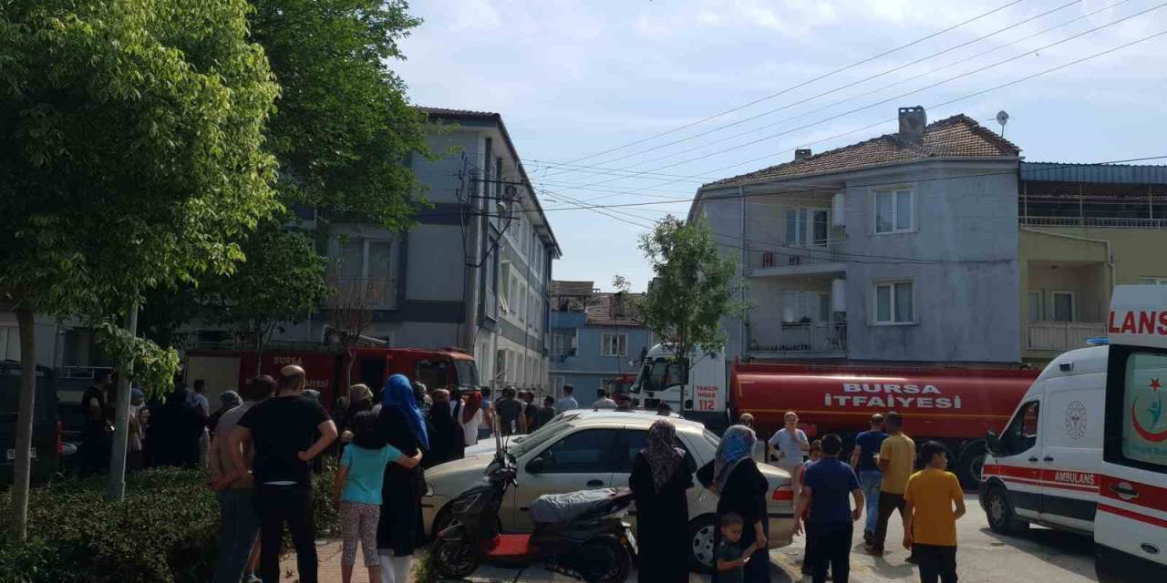 Bursa’da Bina Yangınında 3 Kişi Dumandan Etkilendi