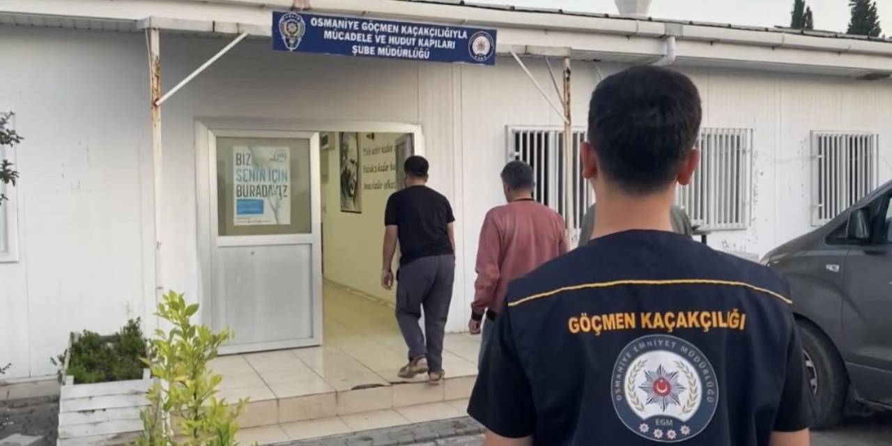 Polisin ’dur’ İhtarına Uymayıp Kaçan Otomobilde 5 Düzensiz Göçmen Yakalandı